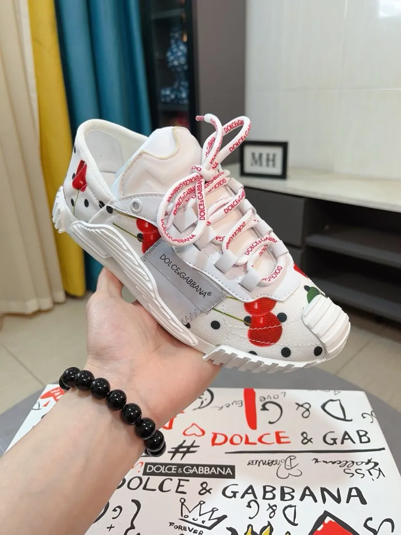 Men's men's shoes💰440🌹🌹New Dolce & Gabbana/DG heavy industry series, new casual fashion shoes👟Simple and elegant style, fashionable and exclusive👑Fashionable and generous. Original breathable cotton + hand-painted craftsmanship, comfortable breathable lining. Exquisite luxury, super A level! Compared with the genuine product at the counter, the version is no worse at all💕Size: 35-46